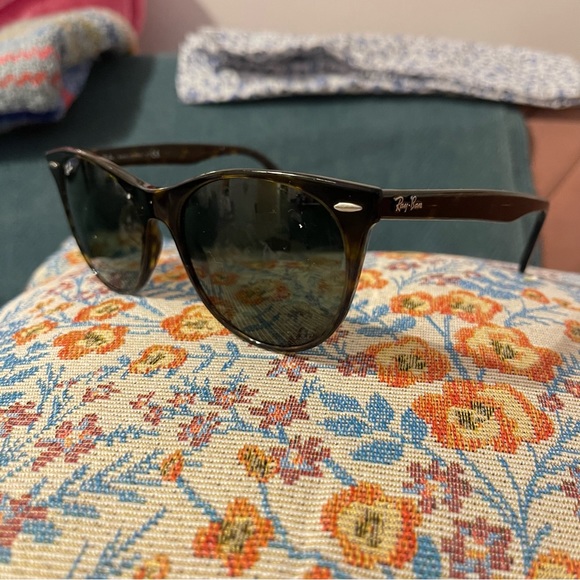 Ray-Ban WAYFARER II FLECK tortuous rims and gradient lenses with off brand pouch - Picture 3 of 10